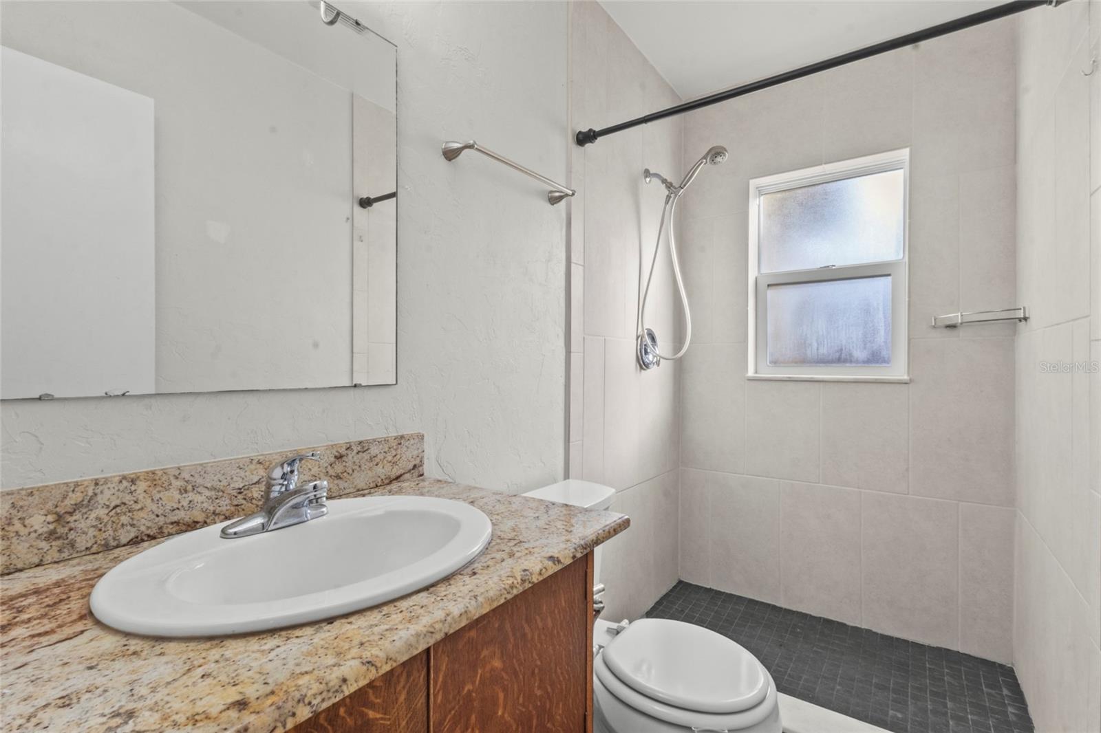 Image 18 of 33 For 2728 York Street N