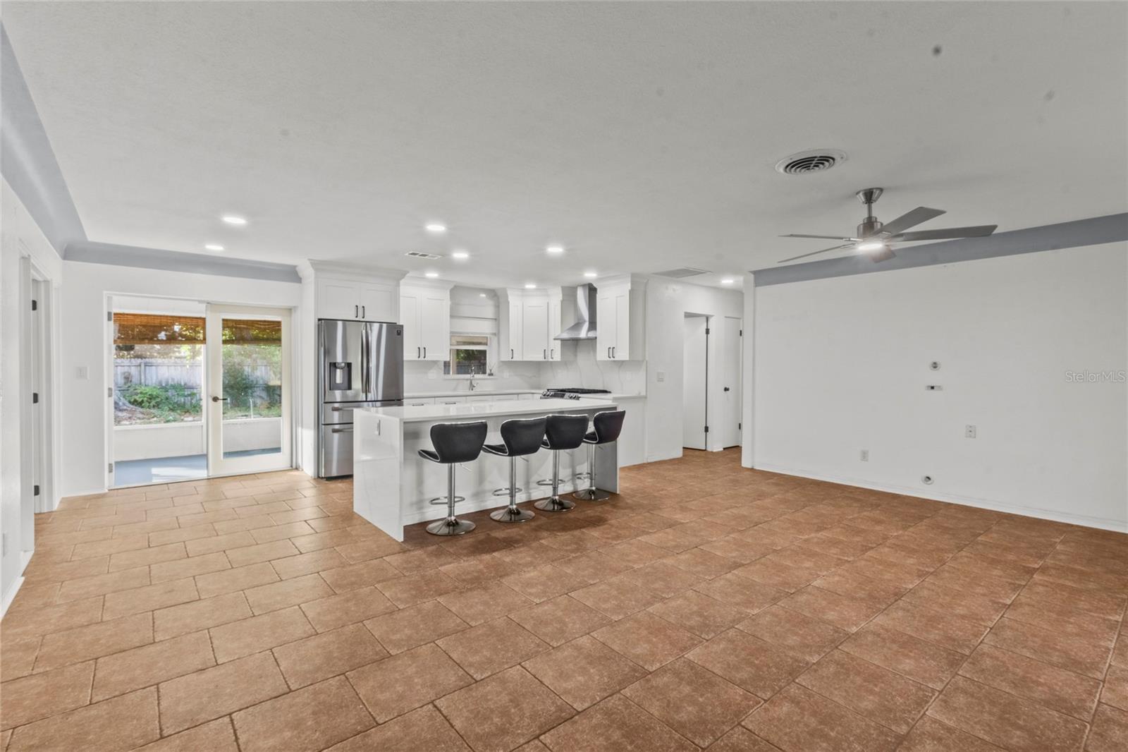 Image 3 of 33 For 2728 York Street N