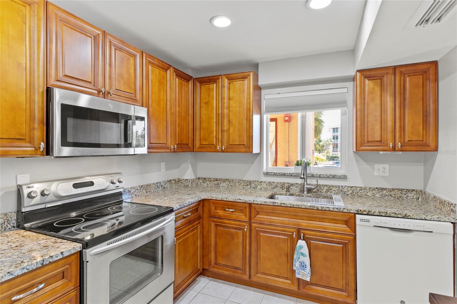 Image 4 of 22 For 3873 Lake Bayshore Drive 201