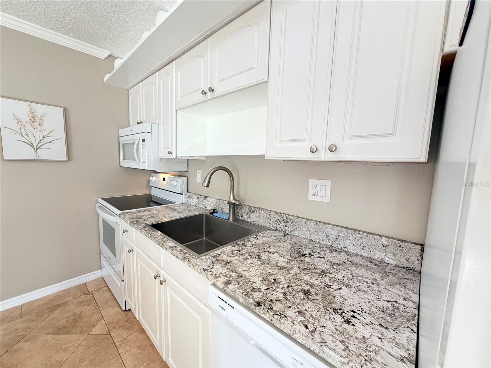 Image 9 of 18 For 2701 Hidden Lake Drive N G