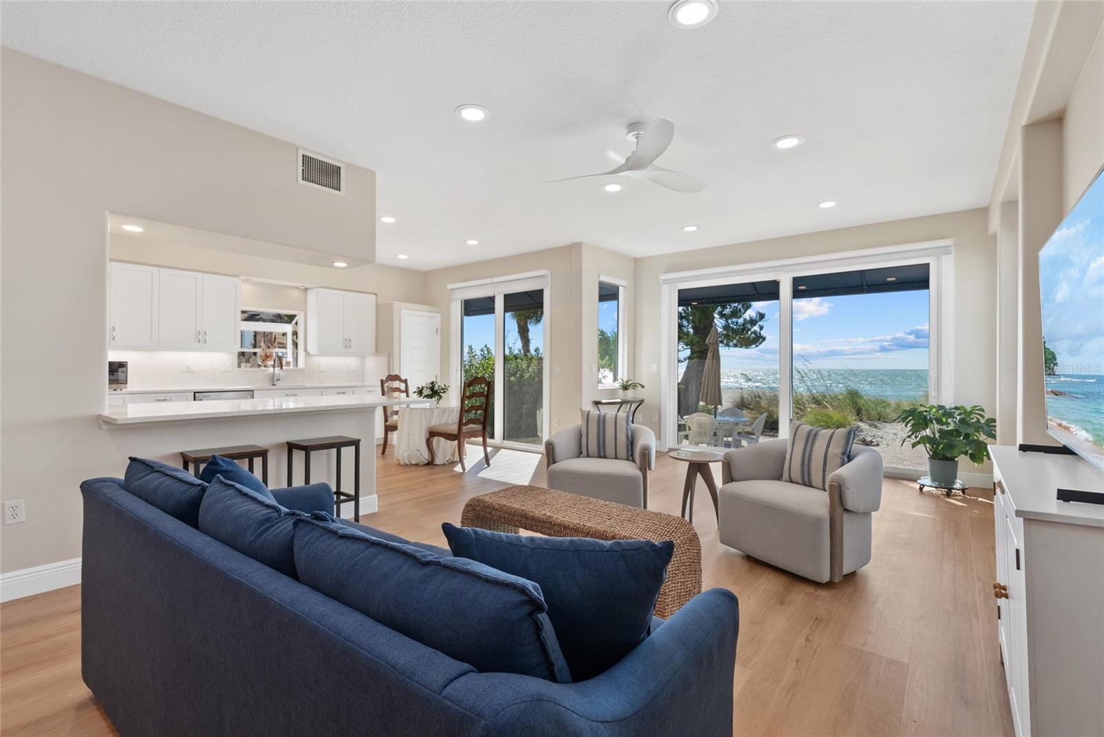 Image 16 of 66 For 409 Casey Key Road