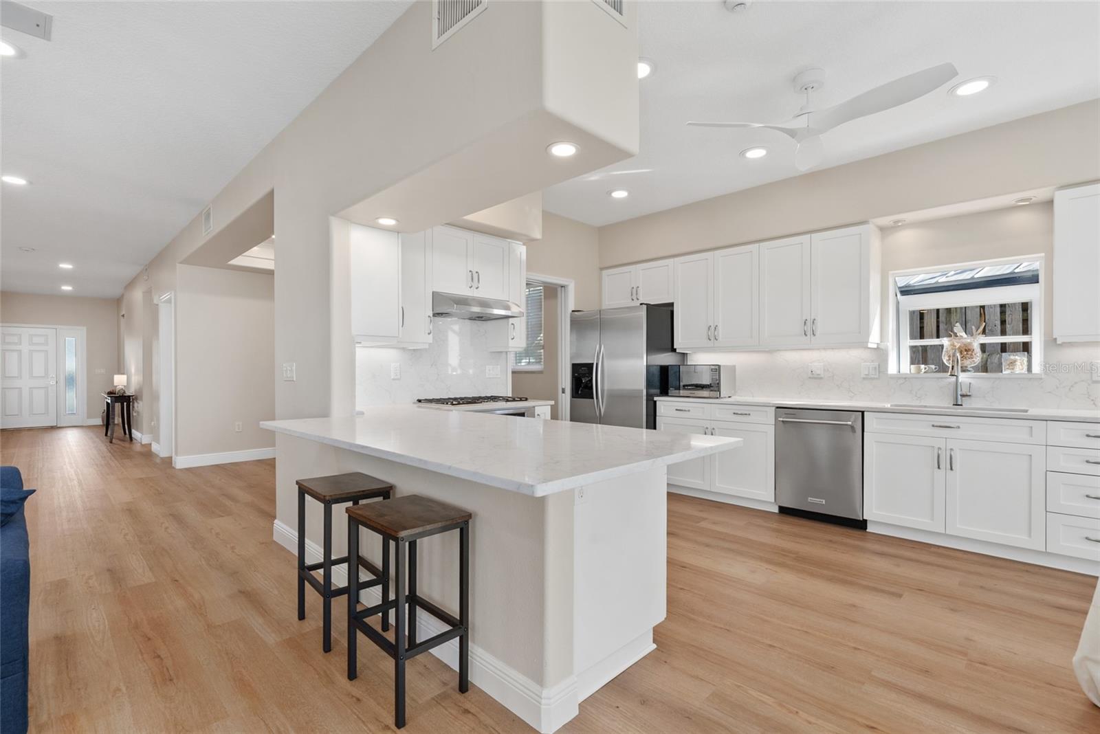 Image 23 of 66 For 409 Casey Key Road