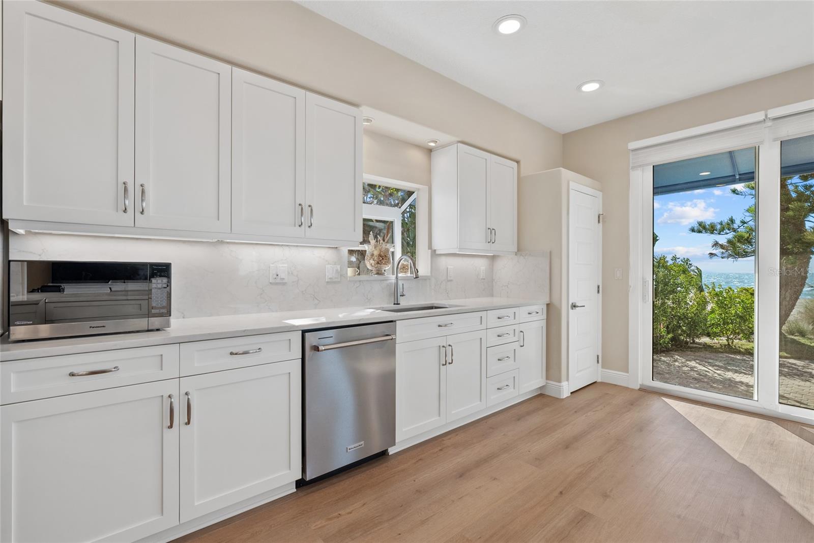 Image 26 of 66 For 409 Casey Key Road