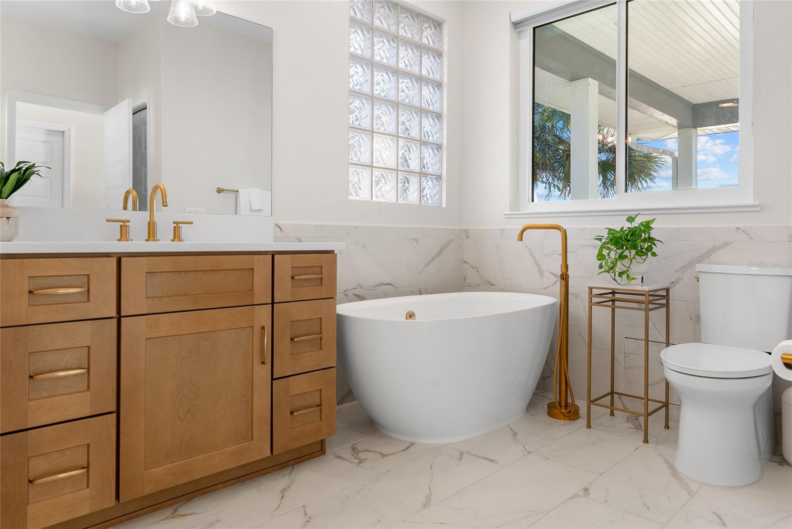 Image 37 of 66 For 409 Casey Key Road