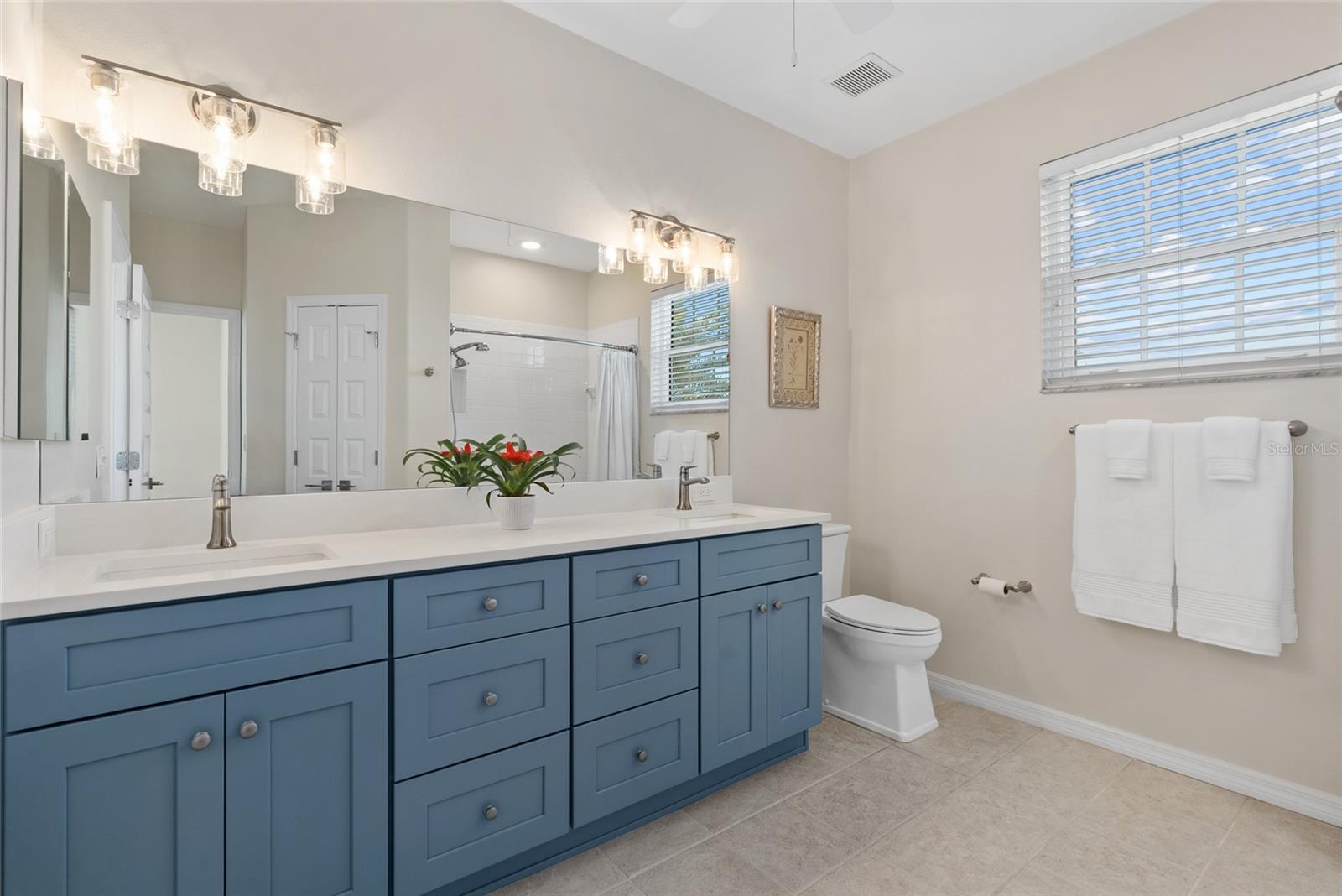 Image 40 of 66 For 409 Casey Key Road