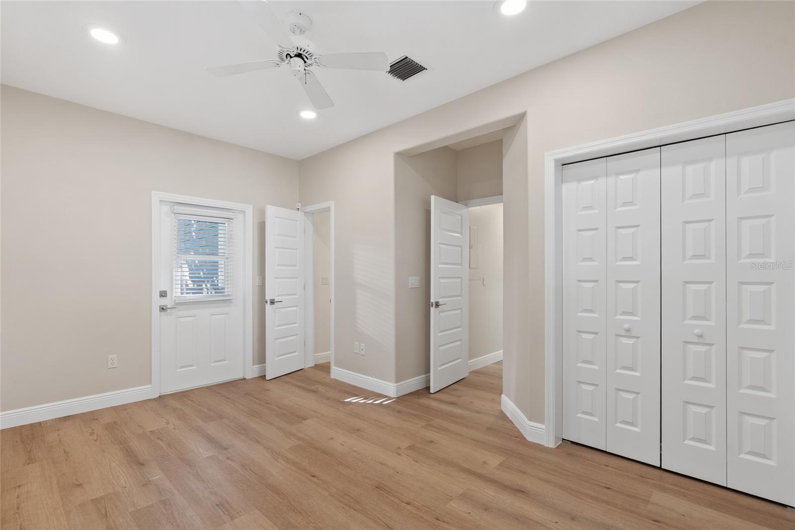 Image 42 of 66 For 409 Casey Key Road