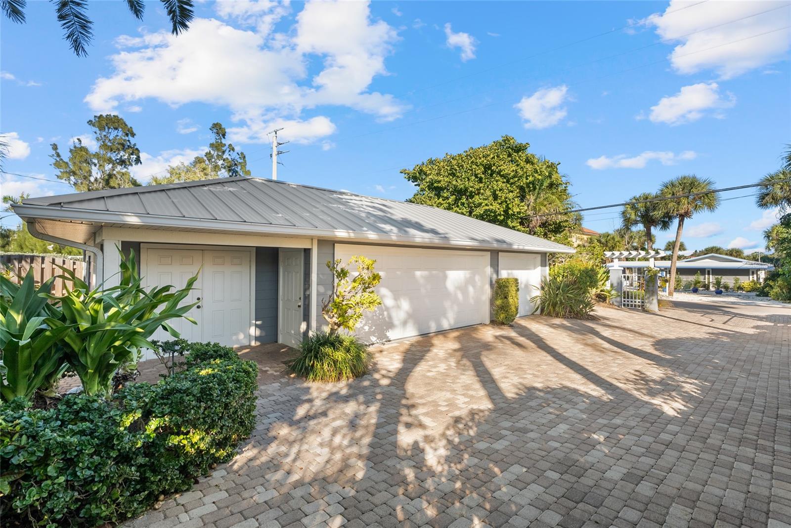 Image 51 of 66 For 409 Casey Key Road