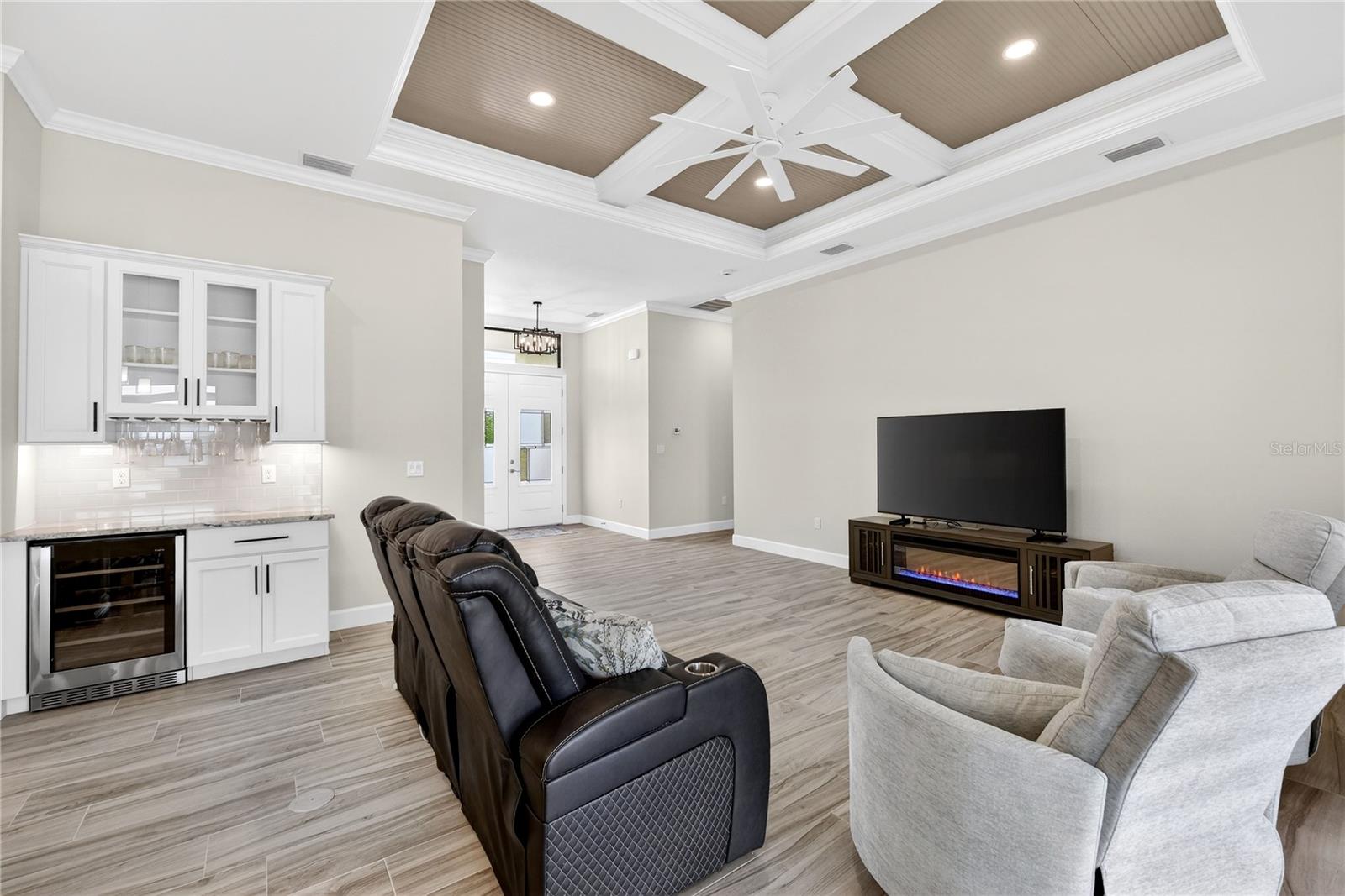 Image 16 of 46 For 609 Monaco Drive