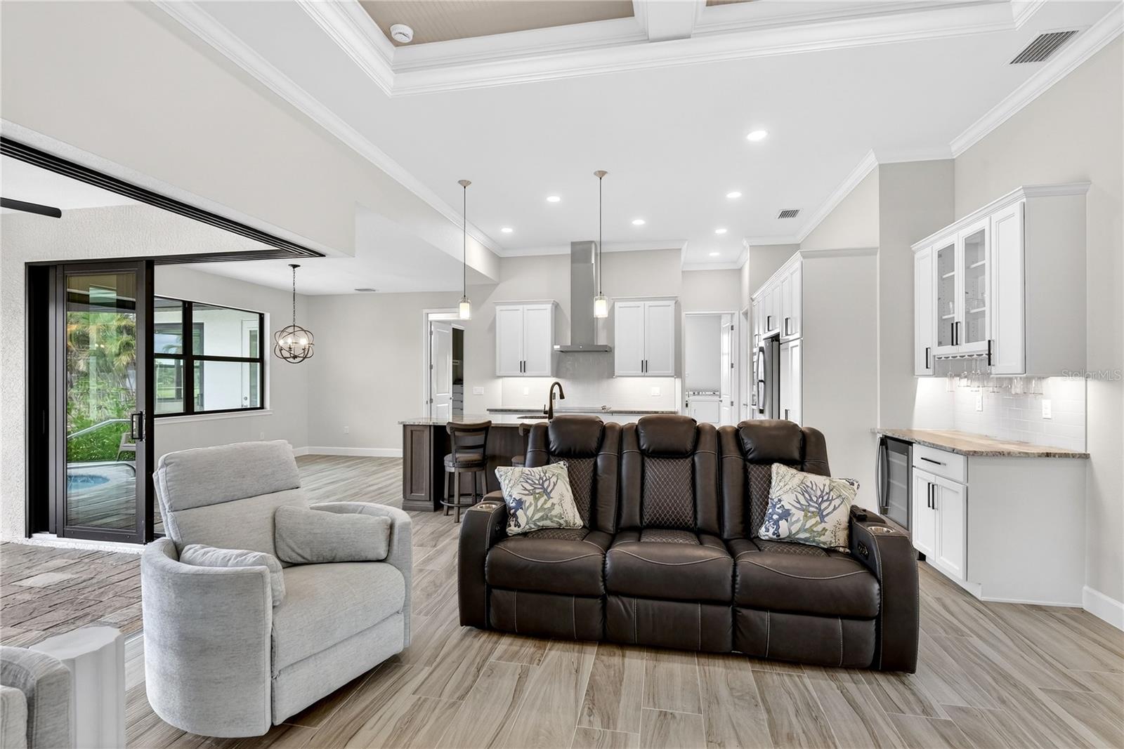 Image 19 of 46 For 609 Monaco Drive