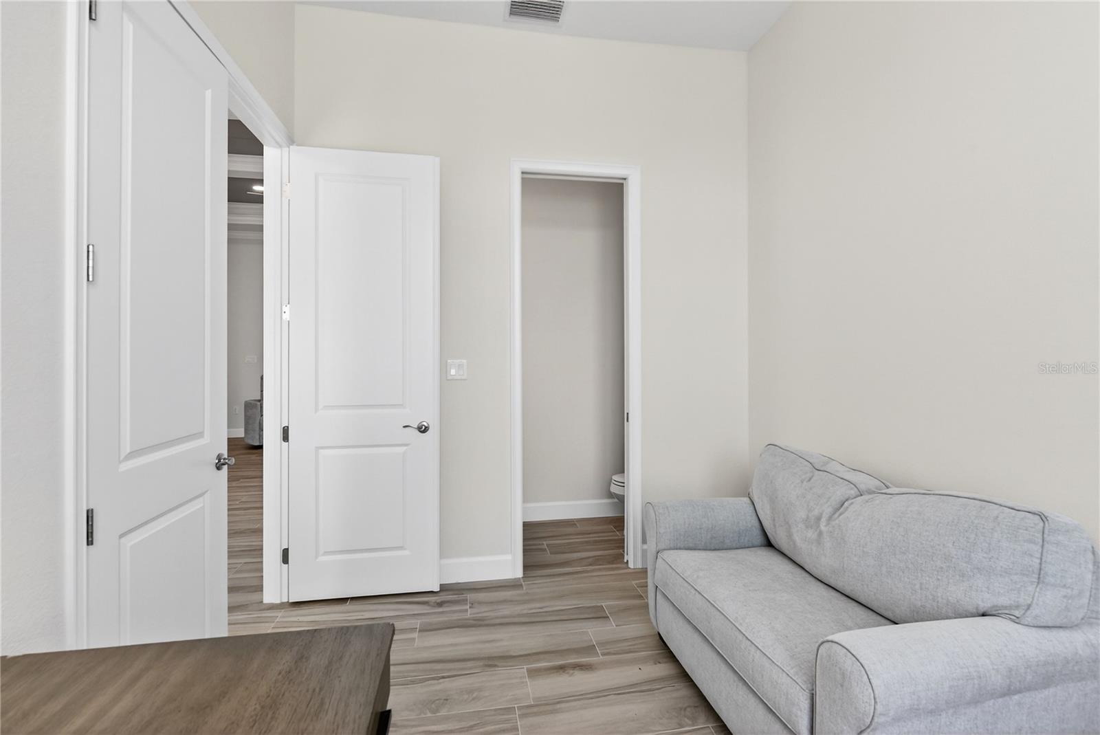 Image 33 of 46 For 609 Monaco Drive