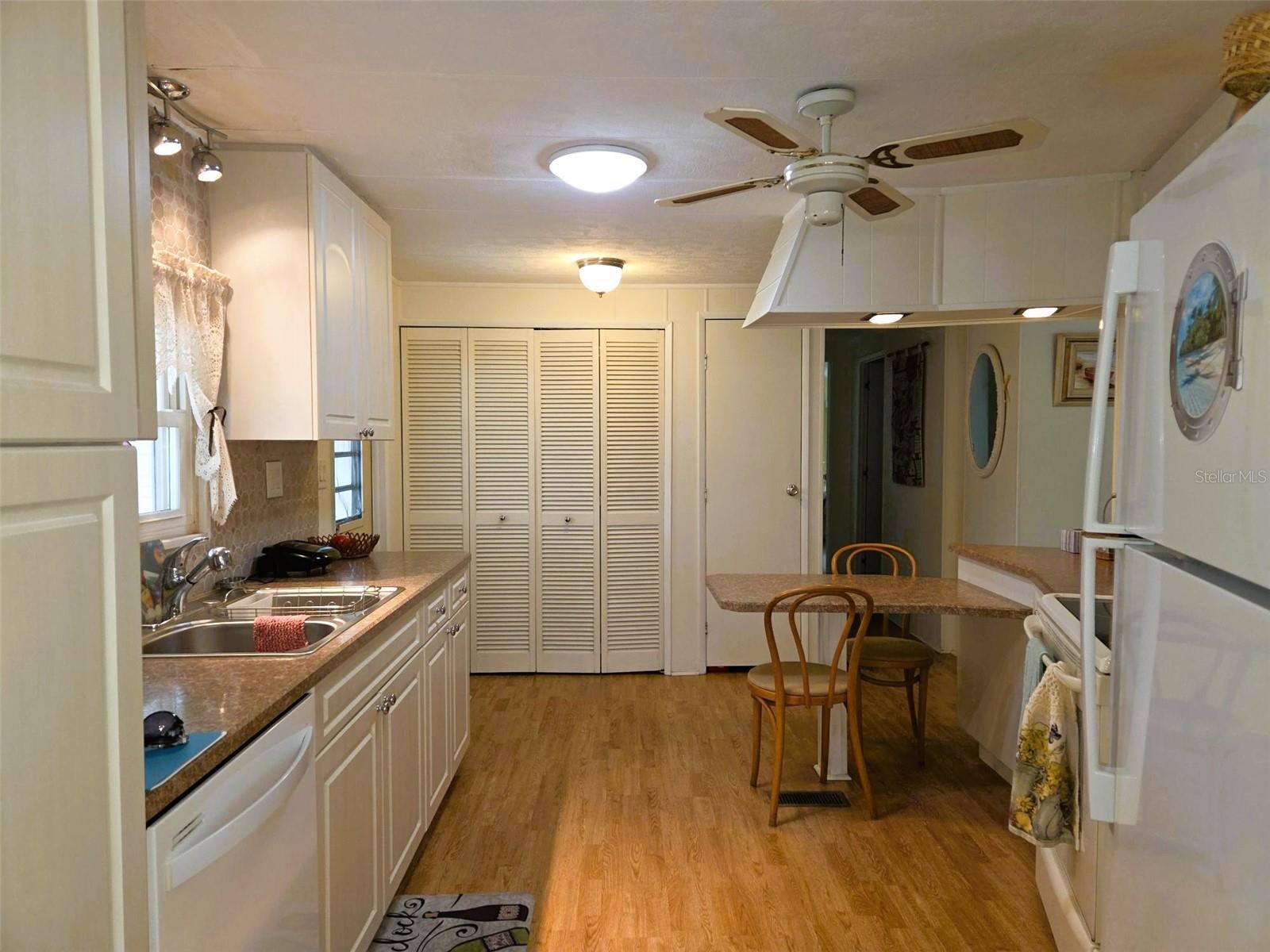 Image 9 of 55 For 3209 Oakwood Boulevard S