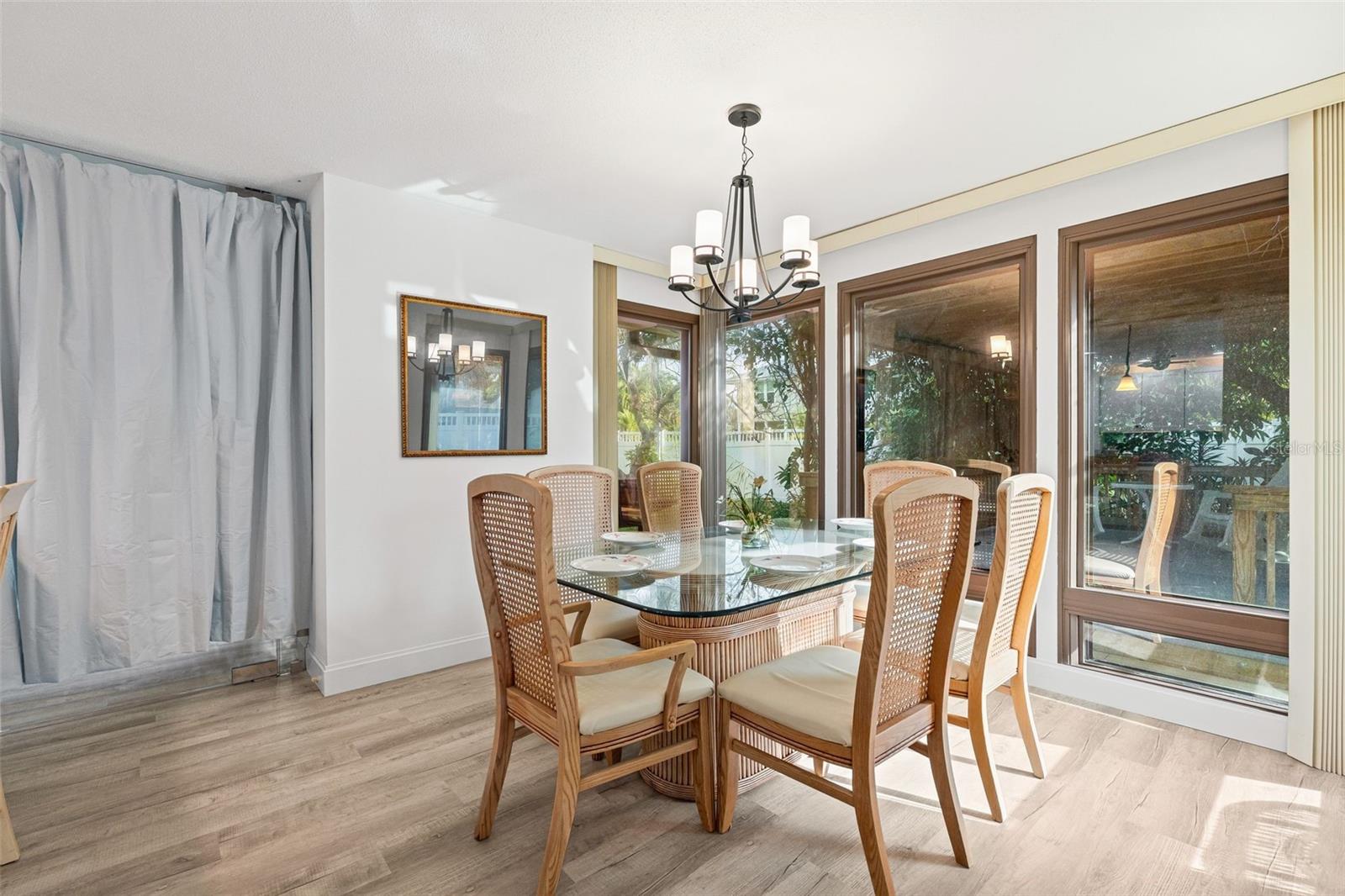 Image 19 of 32 For 7215 Westmoreland Drive