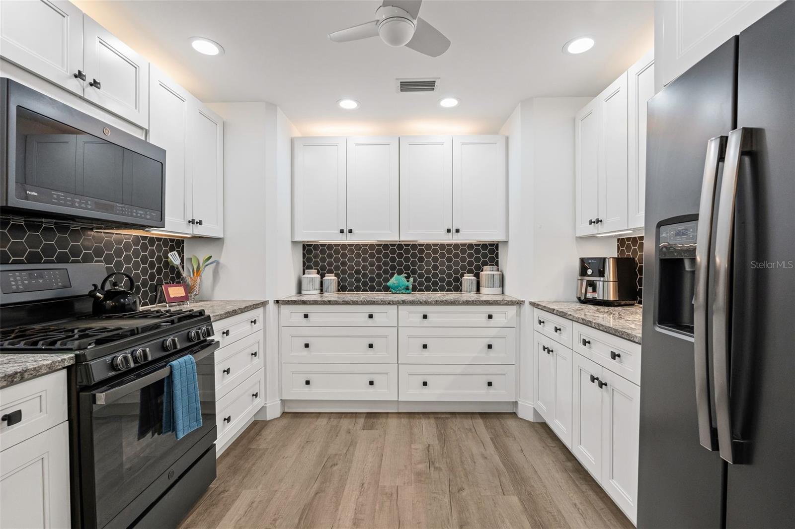 Image 24 of 32 For 7215 Westmoreland Drive