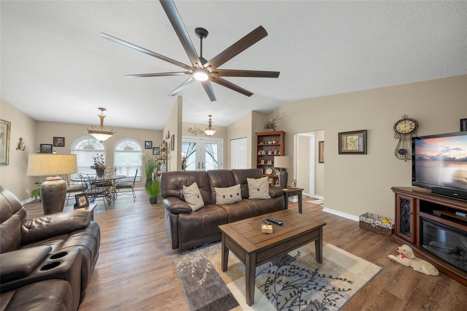 Image 15 of 43 For 8465 Cypress Lake Circle