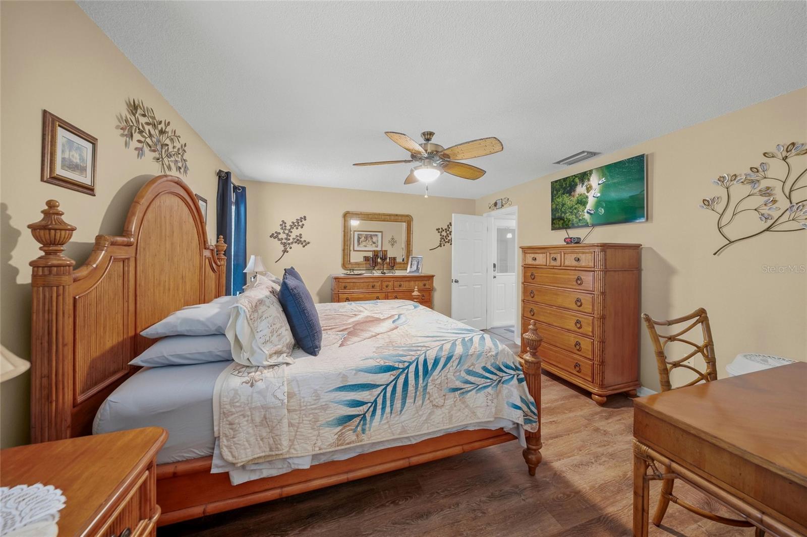 Image 17 of 43 For 8465 Cypress Lake Circle