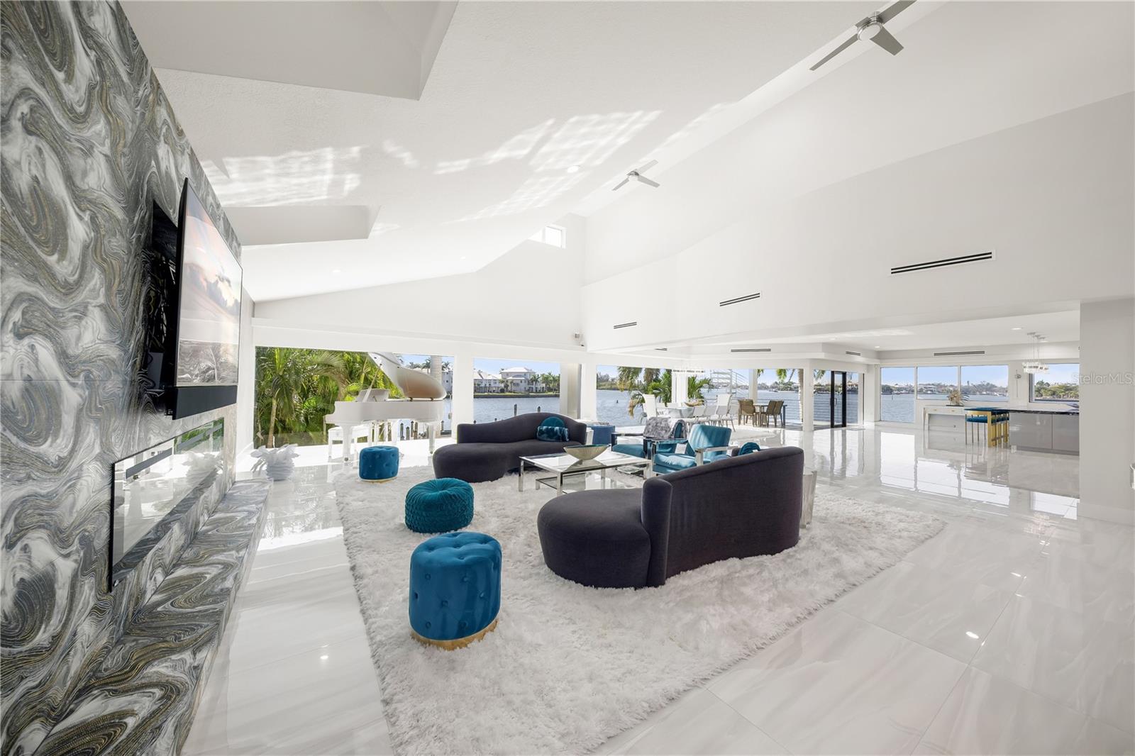 Image 8 of 62 For 1400 Siesta Drive