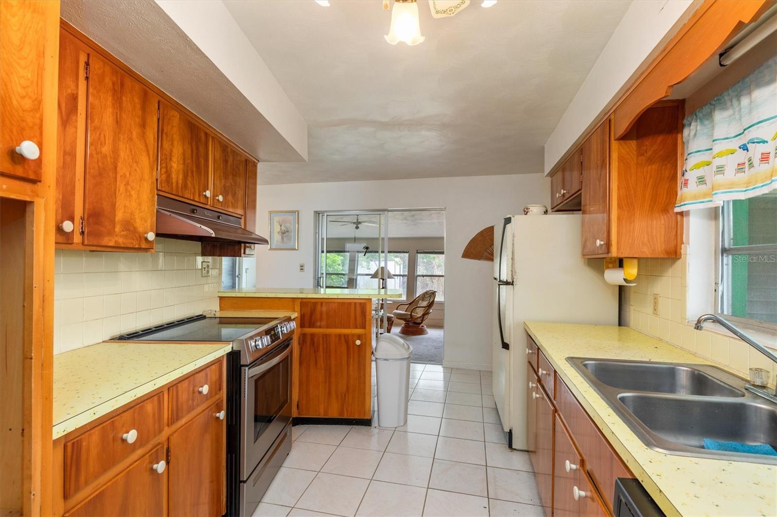 Image 11 of 41 For 565 Reading Street Nw