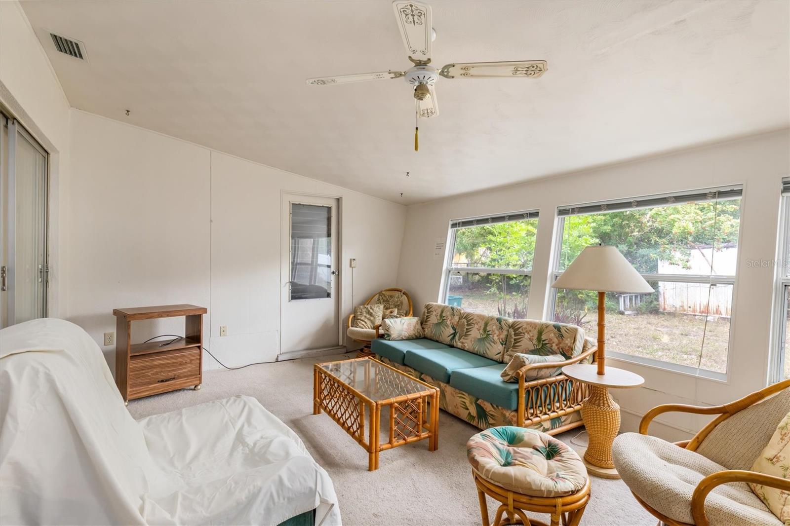 Image 12 of 41 For 565 Reading Street Nw