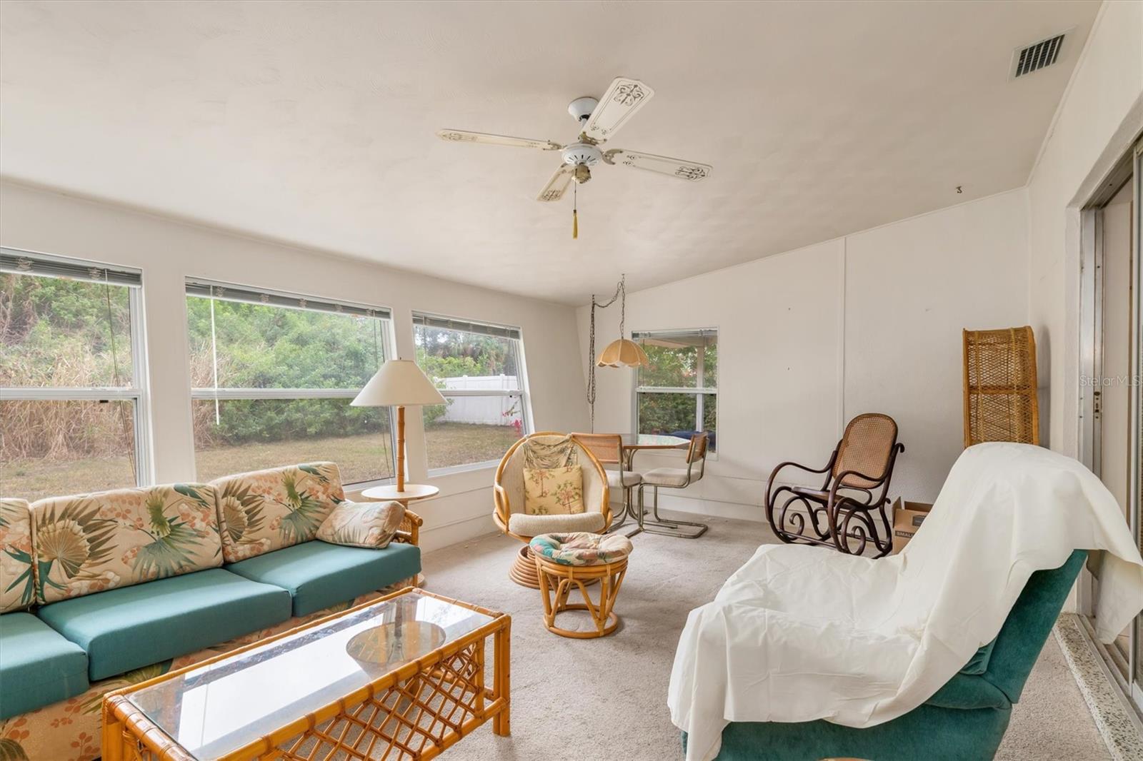 Image 14 of 41 For 565 Reading Street Nw