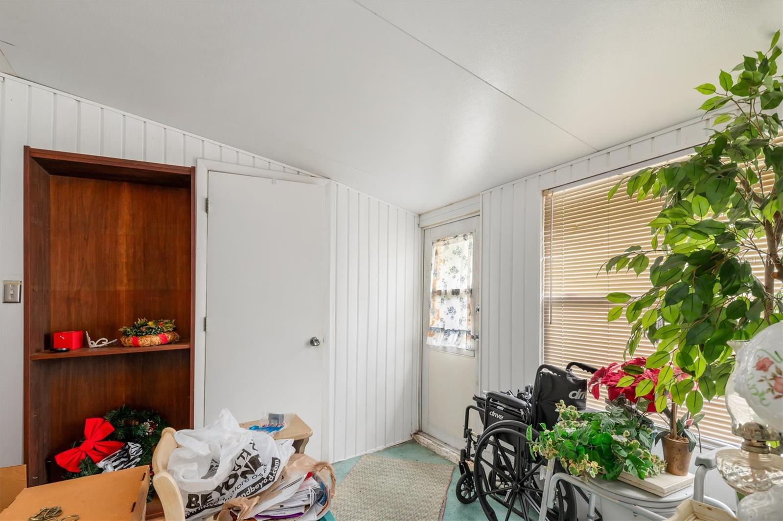 Image 15 of 41 For 565 Reading Street Nw