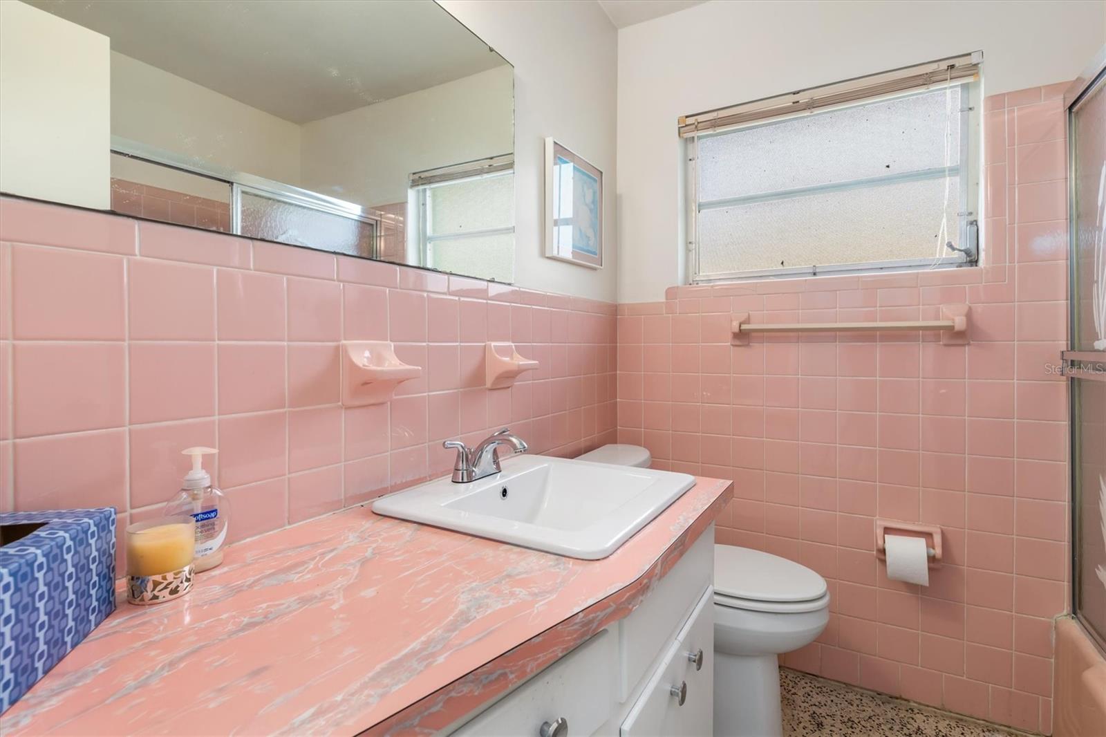 Image 18 of 41 For 565 Reading Street Nw