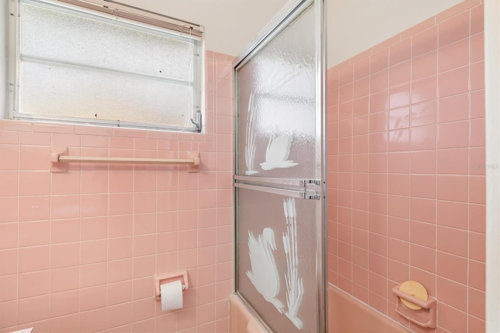 Image 19 of 41 For 565 Reading Street Nw