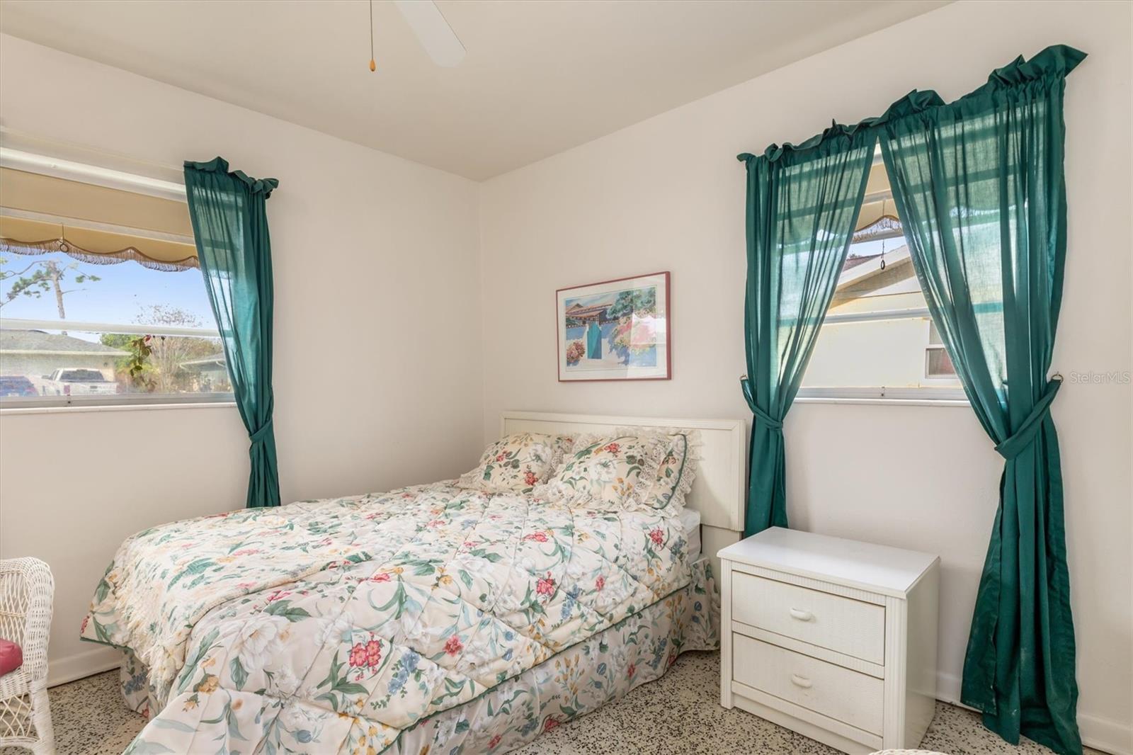 Image 20 of 41 For 565 Reading Street Nw