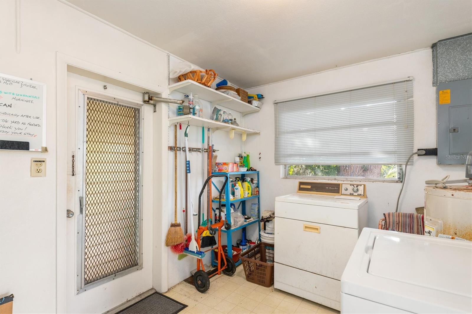 Image 22 of 41 For 565 Reading Street Nw