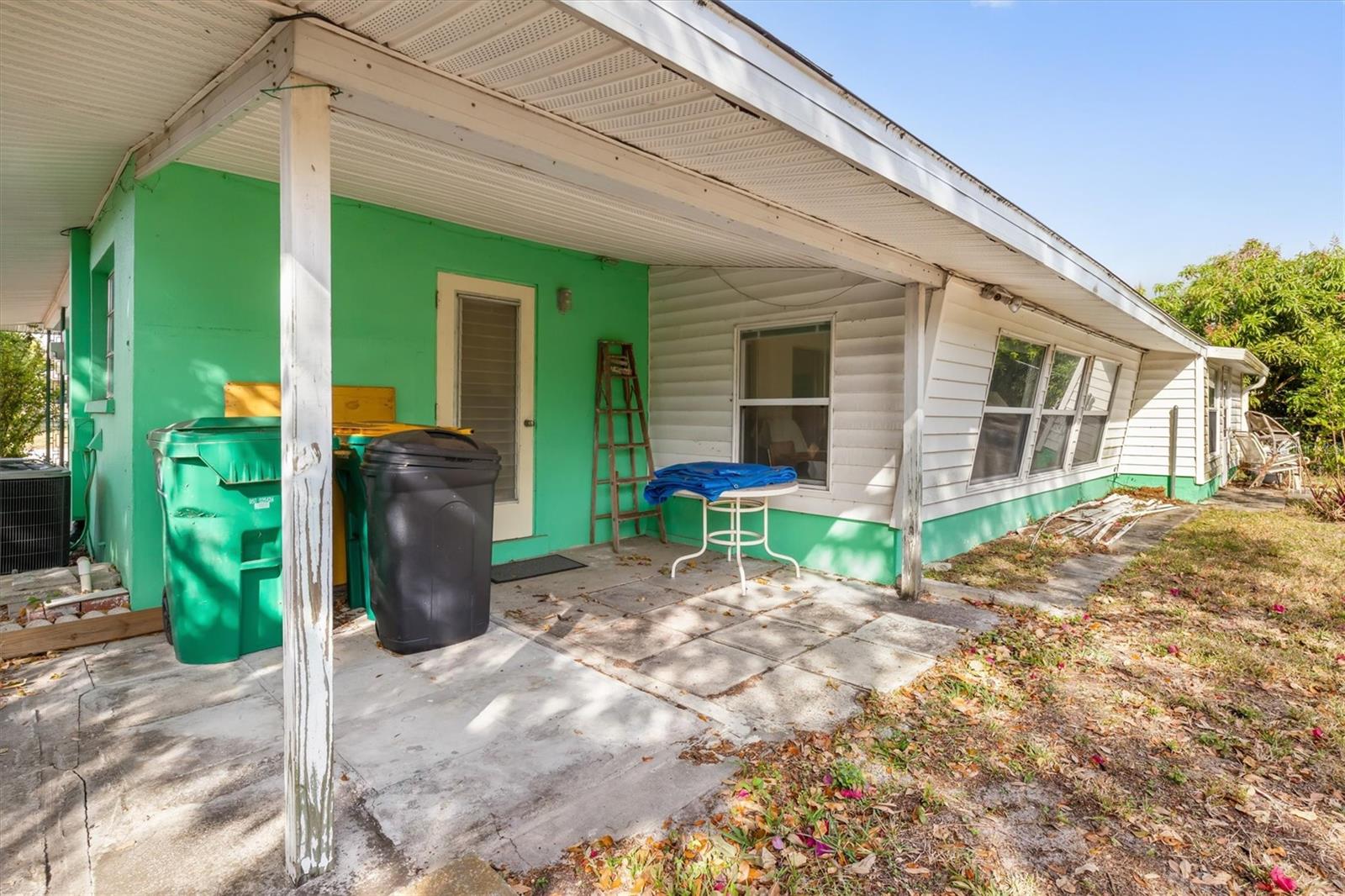 Image 23 of 41 For 565 Reading Street Nw