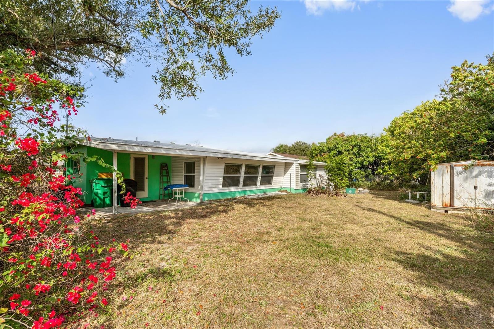 Image 24 of 41 For 565 Reading Street Nw