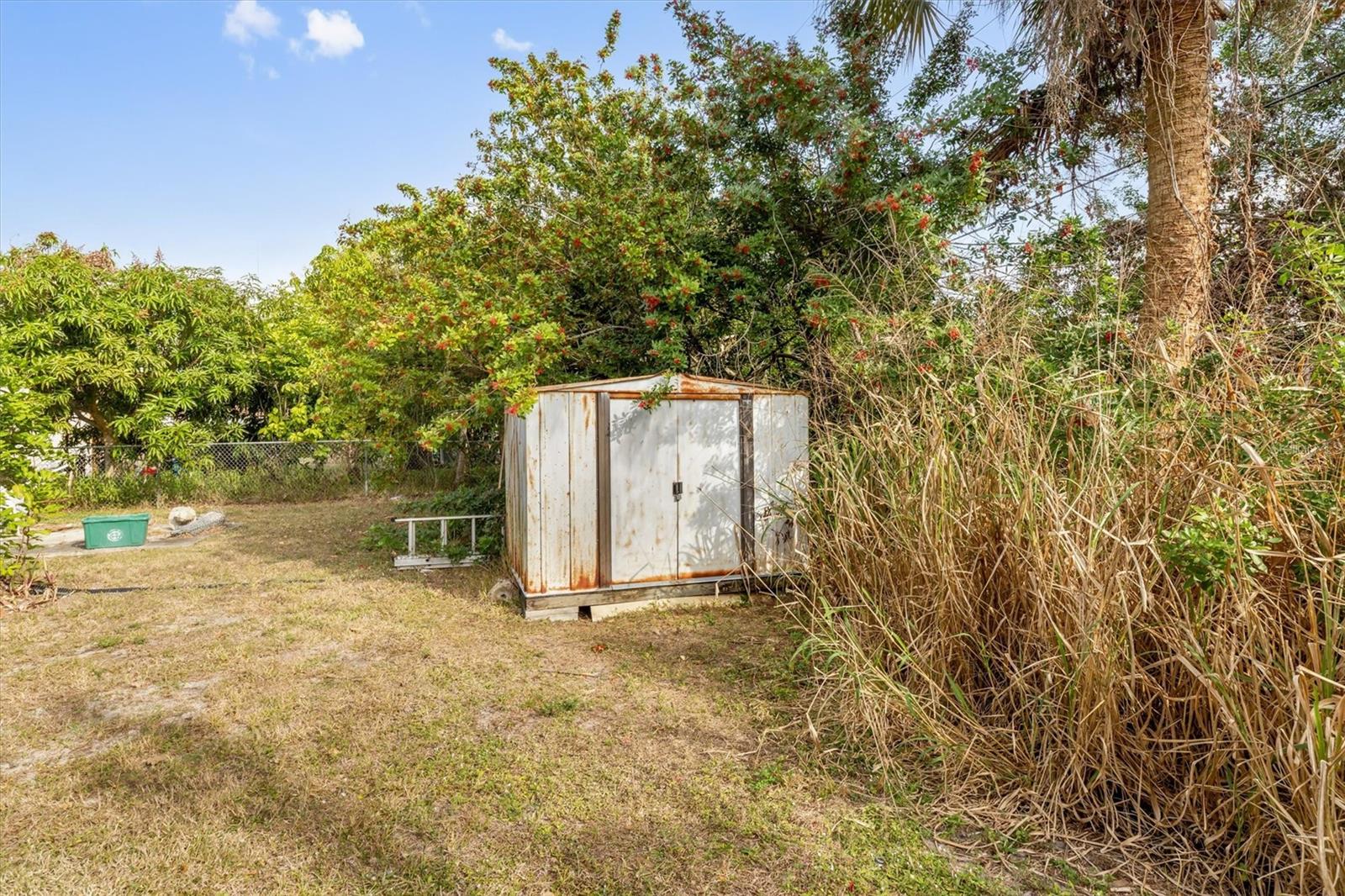 Image 26 of 41 For 565 Reading Street Nw