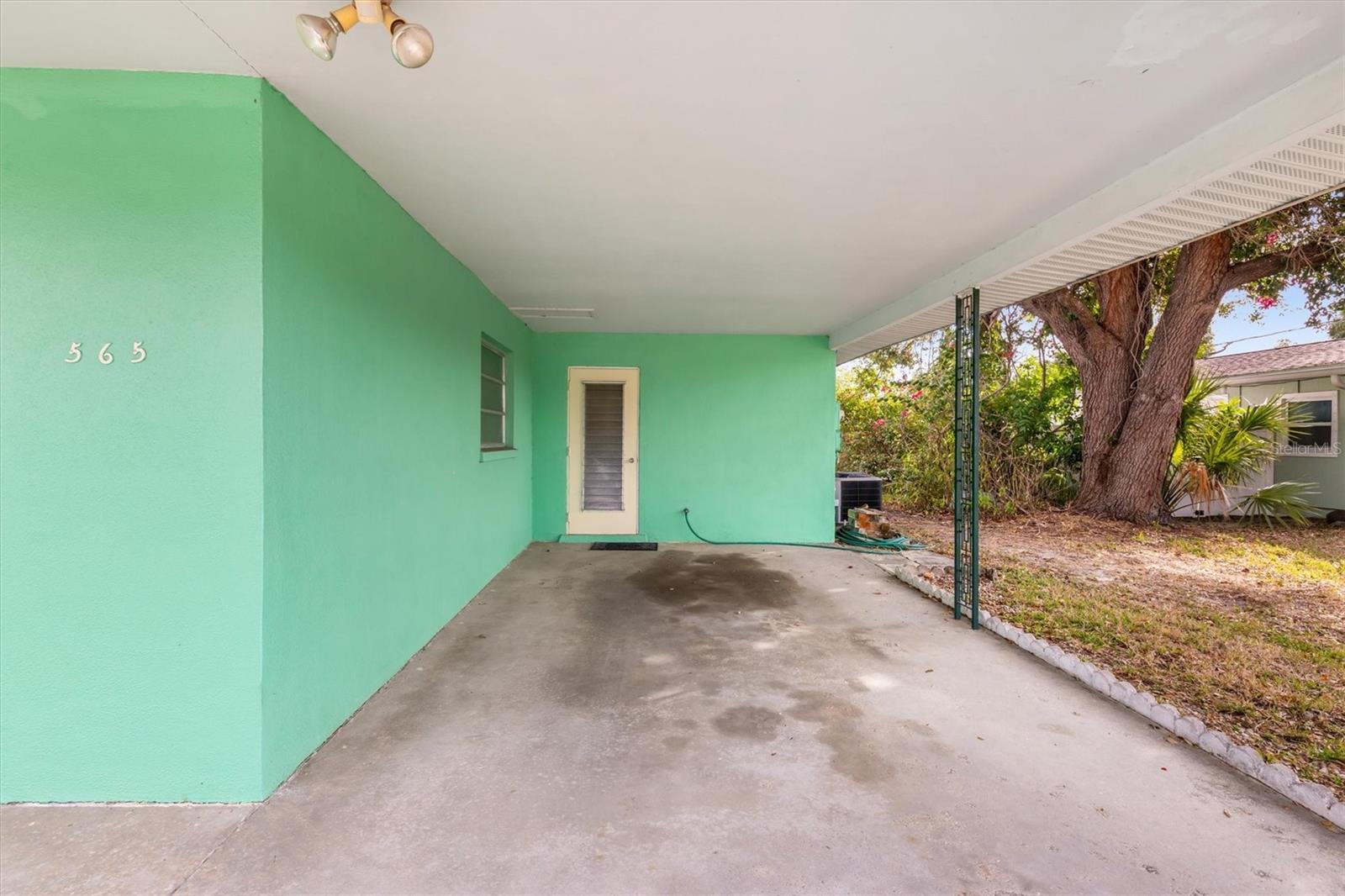 Image 29 of 41 For 565 Reading Street Nw