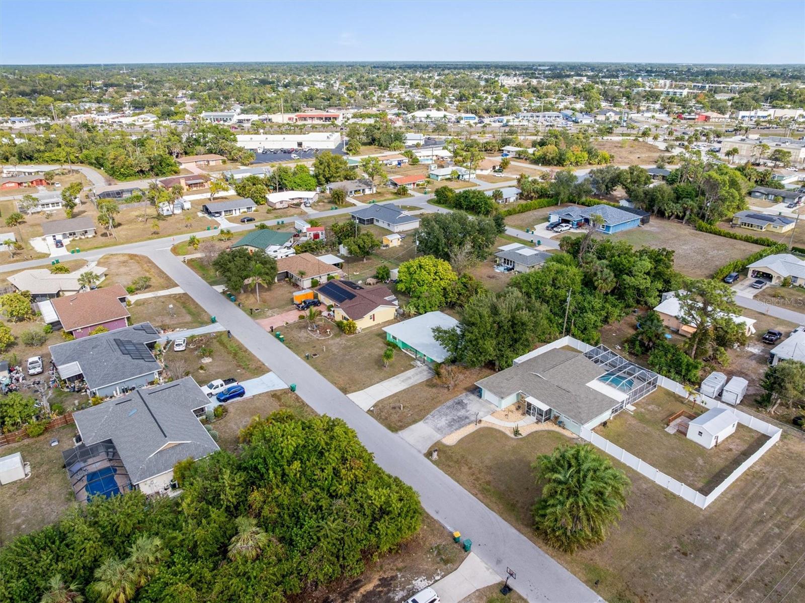 Image 37 of 41 For 565 Reading Street Nw