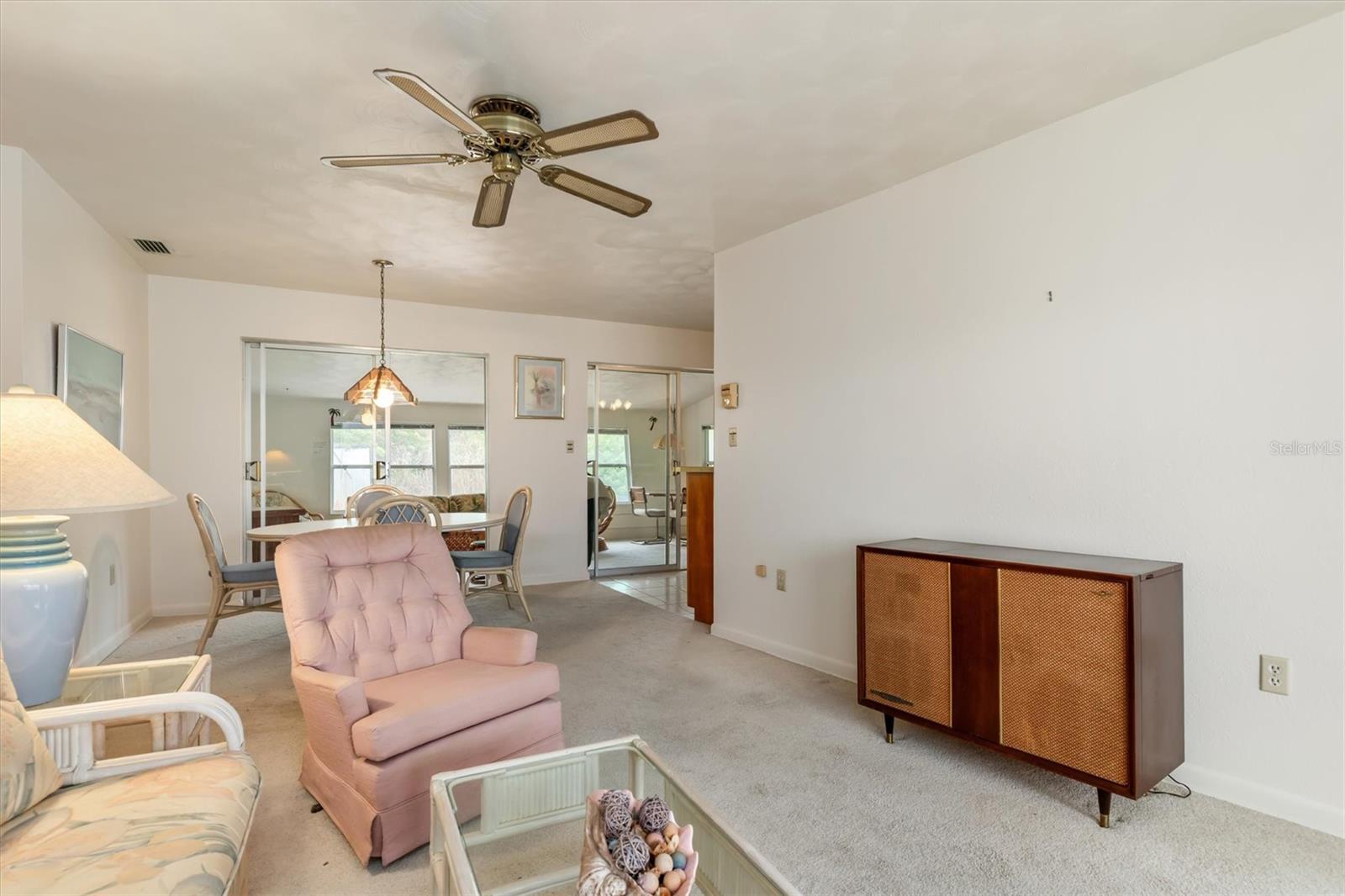 Image 4 of 41 For 565 Reading Street Nw