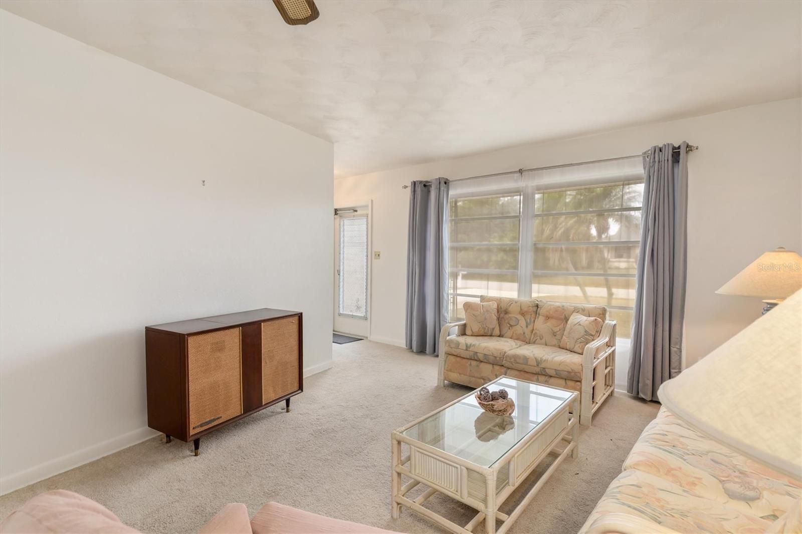 Image 6 of 41 For 565 Reading Street Nw