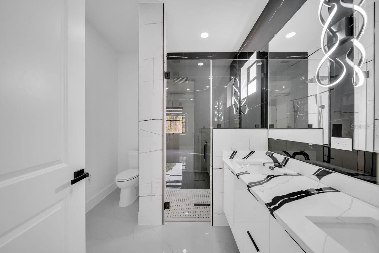 Image 11 of 33 For 803 Desoto Avenue