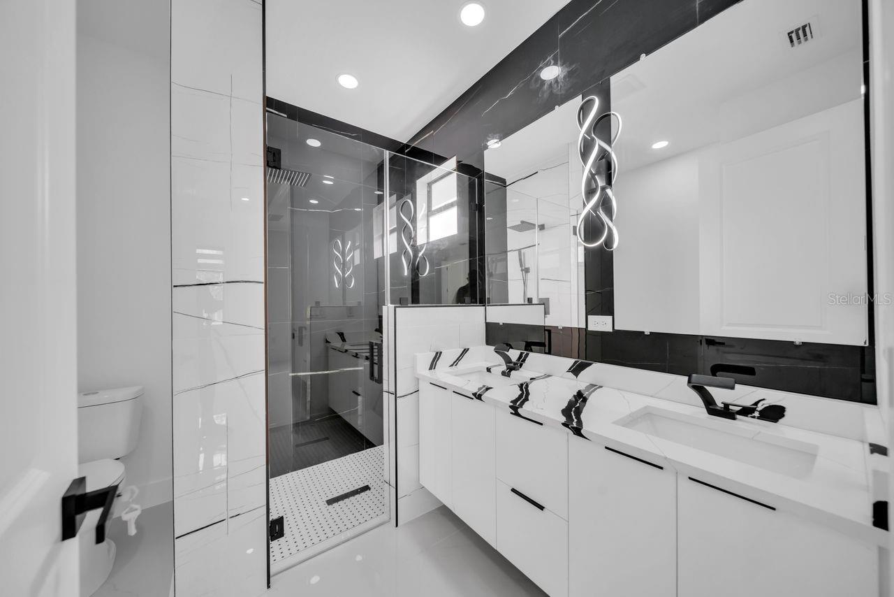 Image 12 of 33 For 803 Desoto Avenue