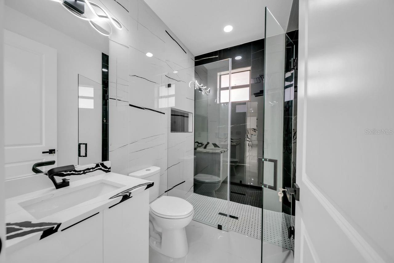 Image 16 of 33 For 803 Desoto Avenue