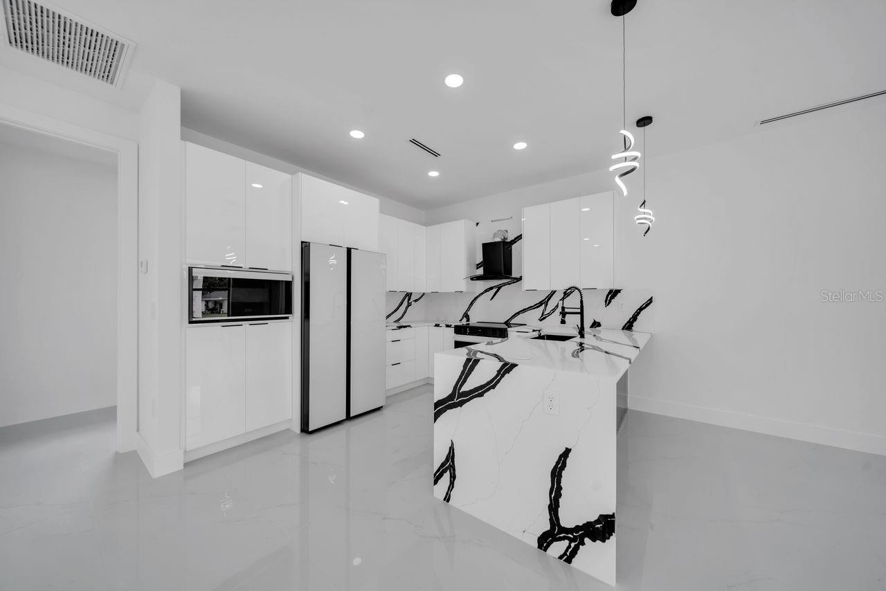 Image 19 of 33 For 803 Desoto Avenue