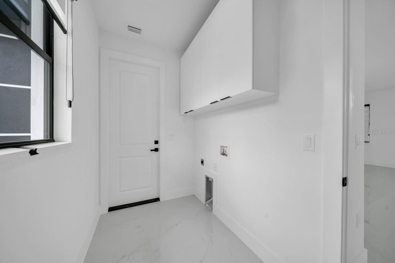 Image 21 of 33 For 803 Desoto Avenue