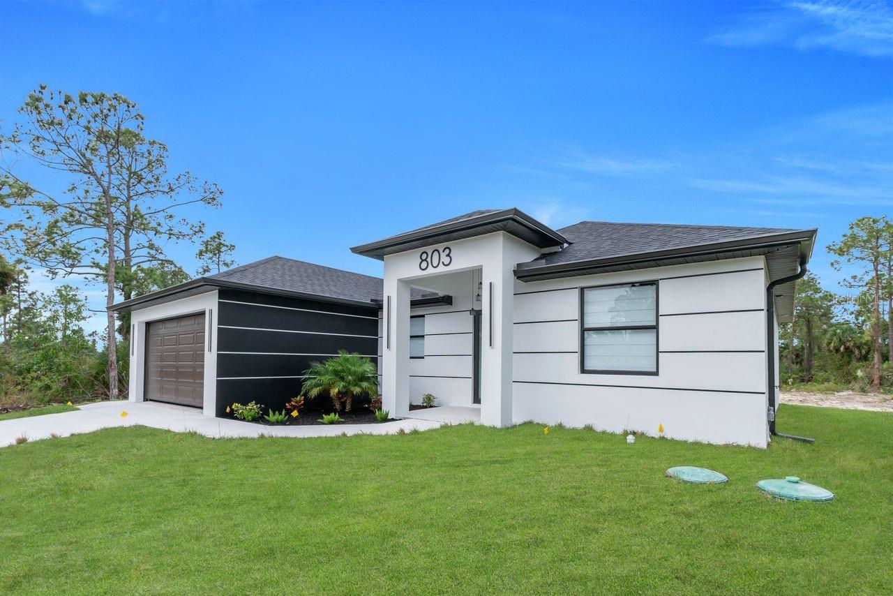 Image 4 of 33 For 803 Desoto Avenue