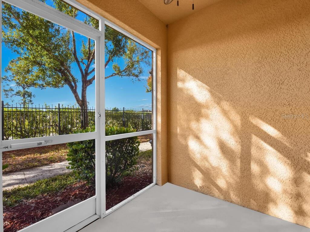 Image 27 of 41 For 1860 Concordia Lake Circle 603