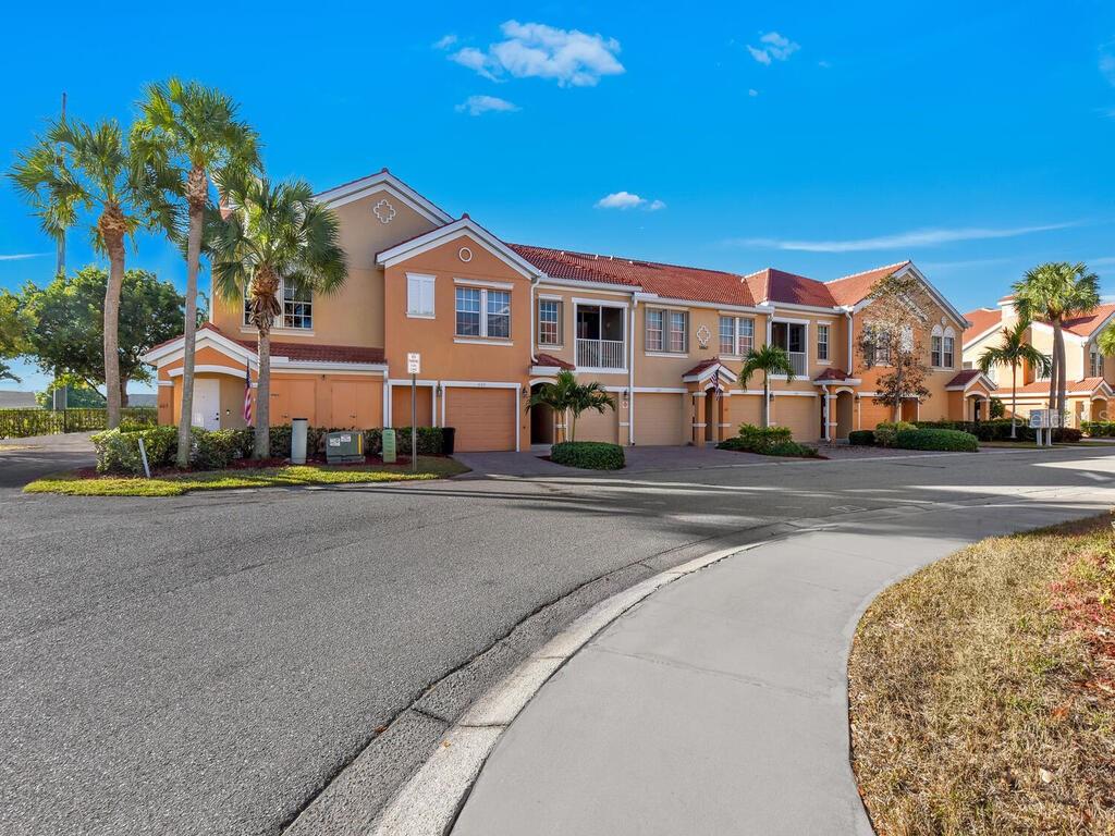 Image 30 of 41 For 1860 Concordia Lake Circle 603