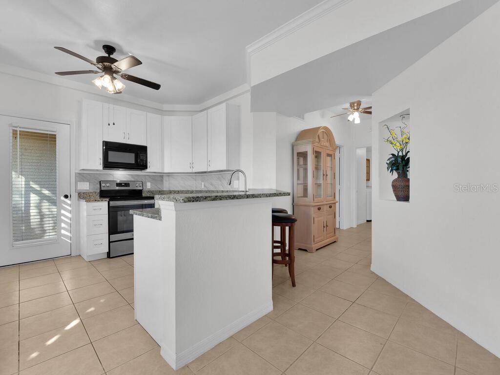 Image 6 of 41 For 1860 Concordia Lake Circle 603