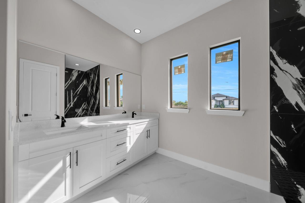 Image 23 of 42 For 3402 15th Street Sw