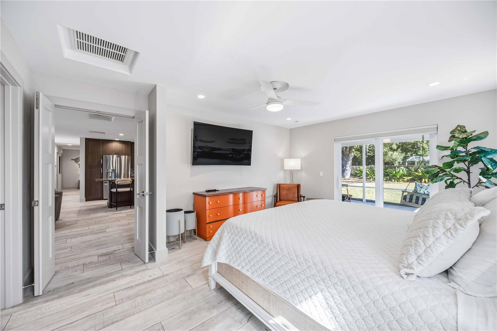 Image 14 of 48 For 2117 Riviera Drive