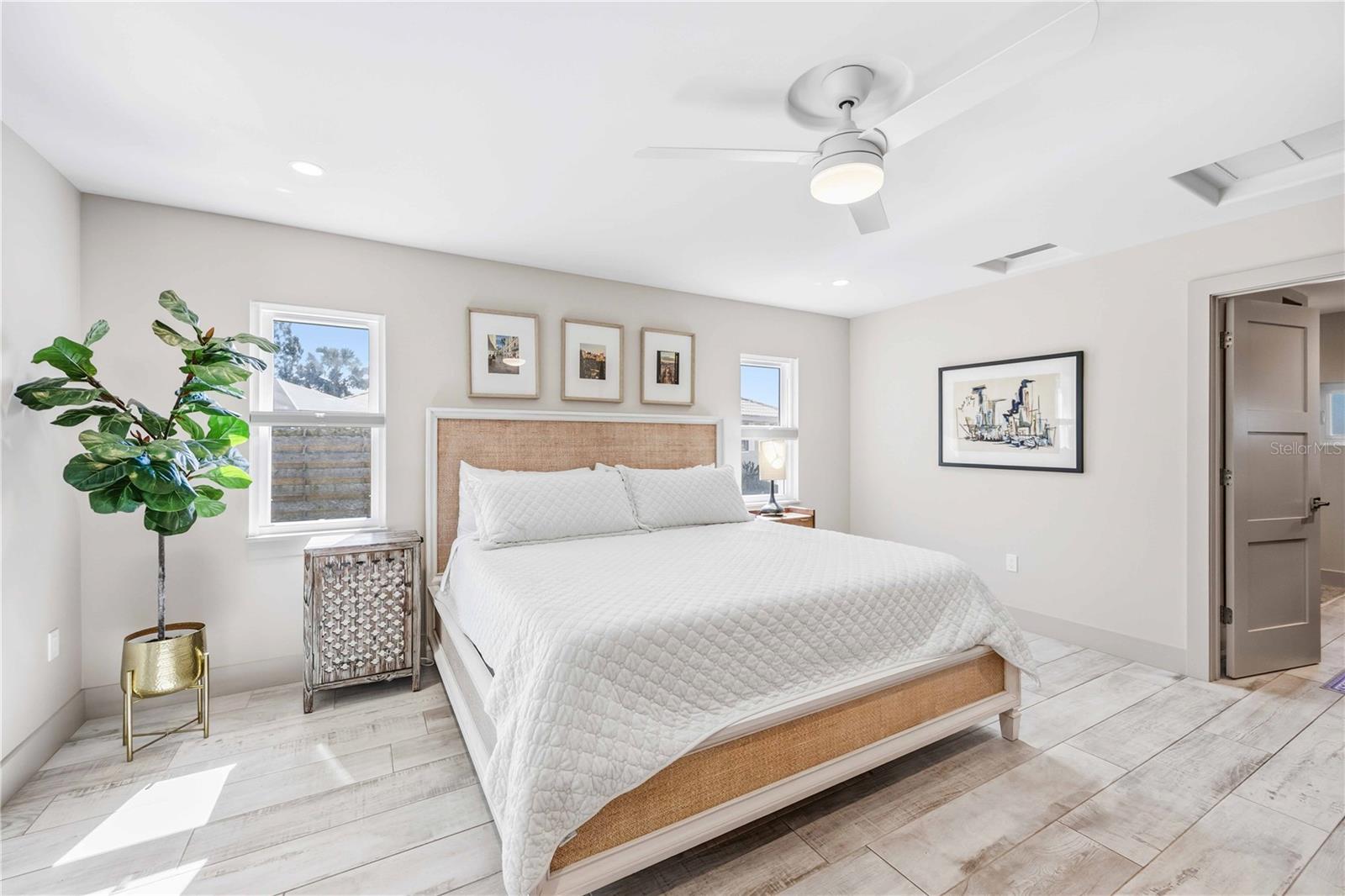 Image 15 of 48 For 2117 Riviera Drive