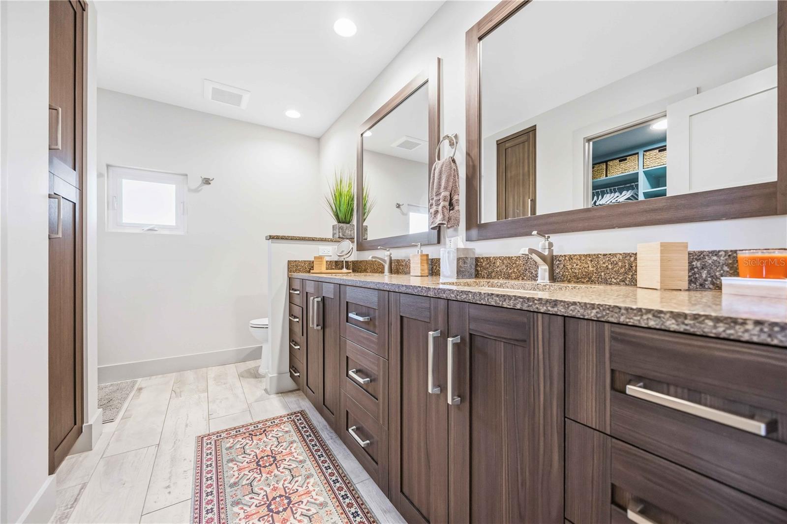 Image 17 of 48 For 2117 Riviera Drive