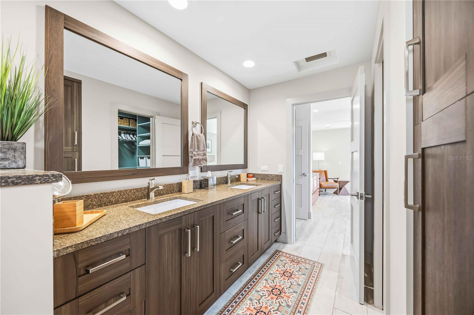 Image 18 of 48 For 2117 Riviera Drive