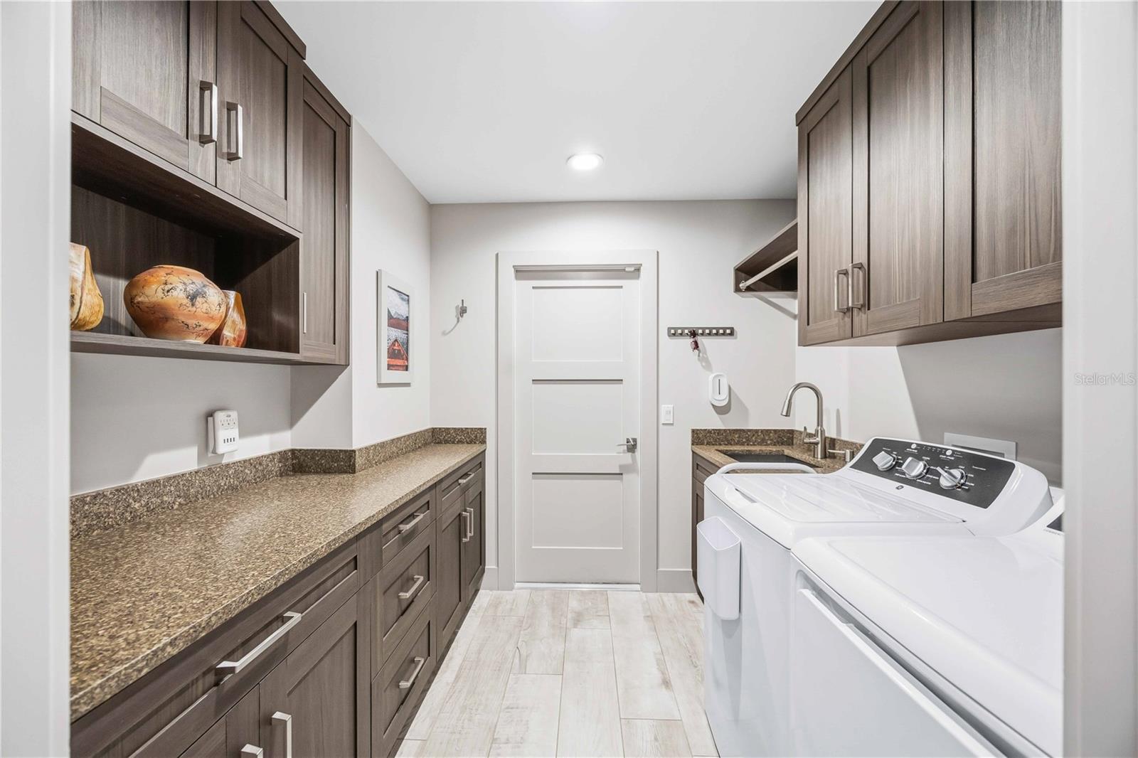 Image 22 of 48 For 2117 Riviera Drive